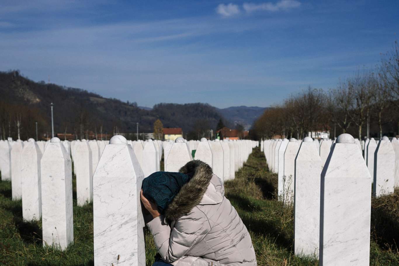 Srebrenitsa soykırımından kalma bir toplu mezar daha bulundu Srebrenitsa soykırımından kalma bir toplu mezar daha bulundu